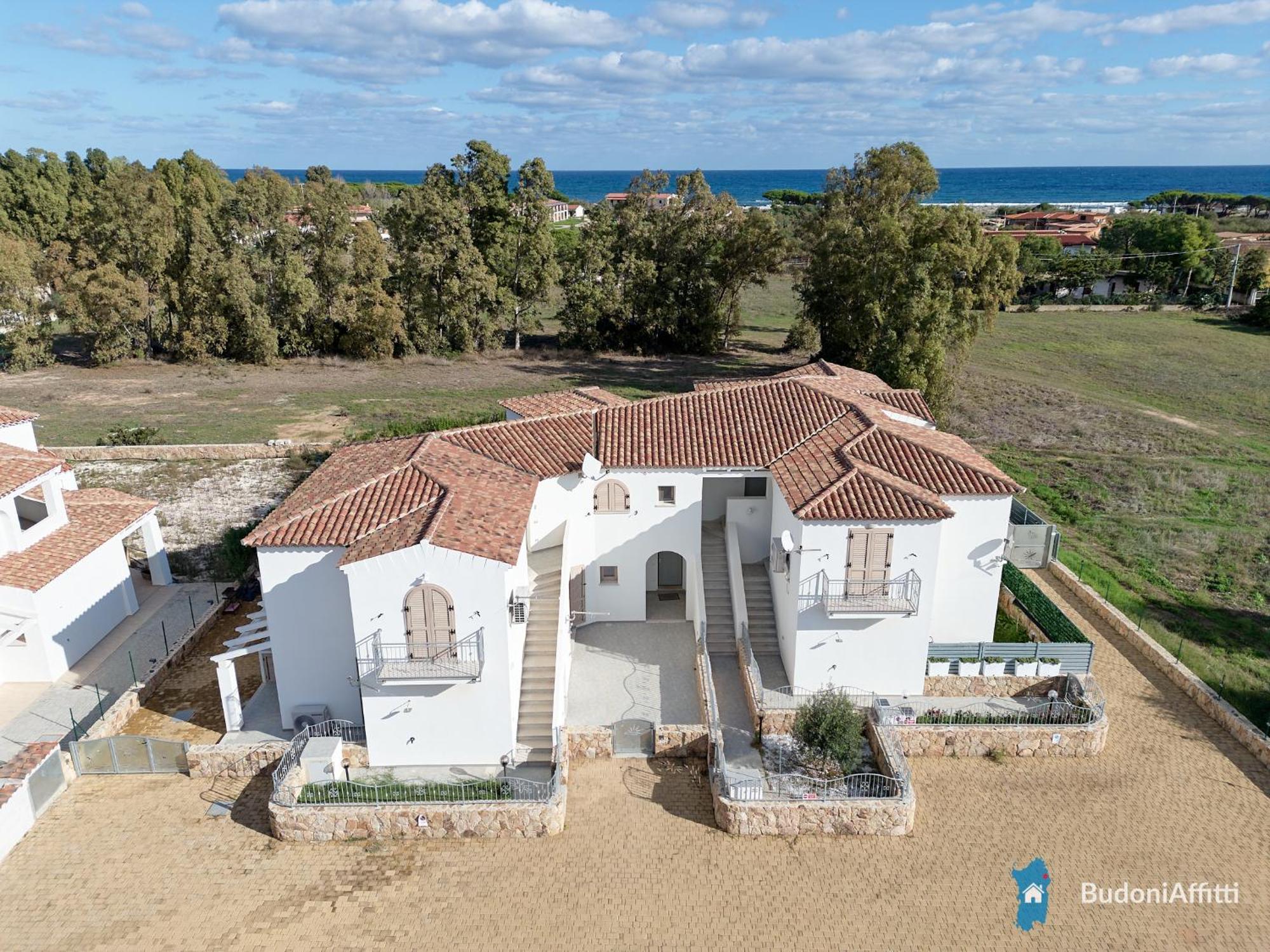 Villetta Con Piscina Budoni Affitti Spiaggia 700 Mt Экстерьер фото